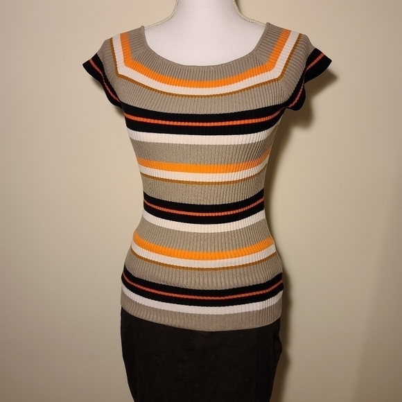 𝅺H&M - Stripped Top - Picture 2 of 5